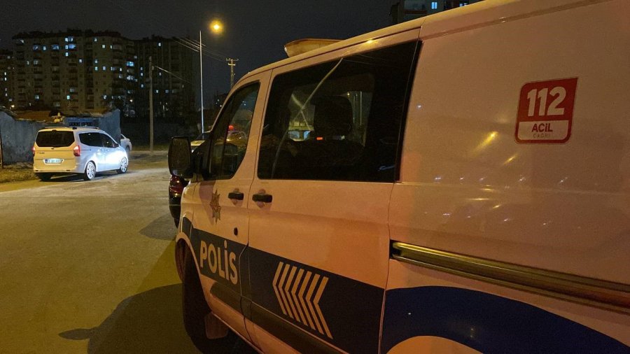 Kurusıkı Tabanca Ateş Aldı, 2 Çocuk Yaralandı