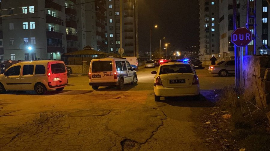 Kurusıkı Tabanca Ateş Aldı, 2 Çocuk Yaralandı