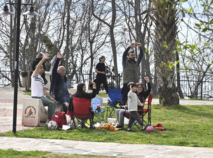 Çanakkale Zaferi’nin Coşkusu Muratpaşa Sokaklarını Sardı