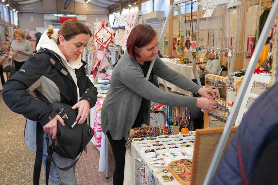 Kadınların El Emeği, 8 Yıldır Hanımeli Sokak’ta Sergileniyor