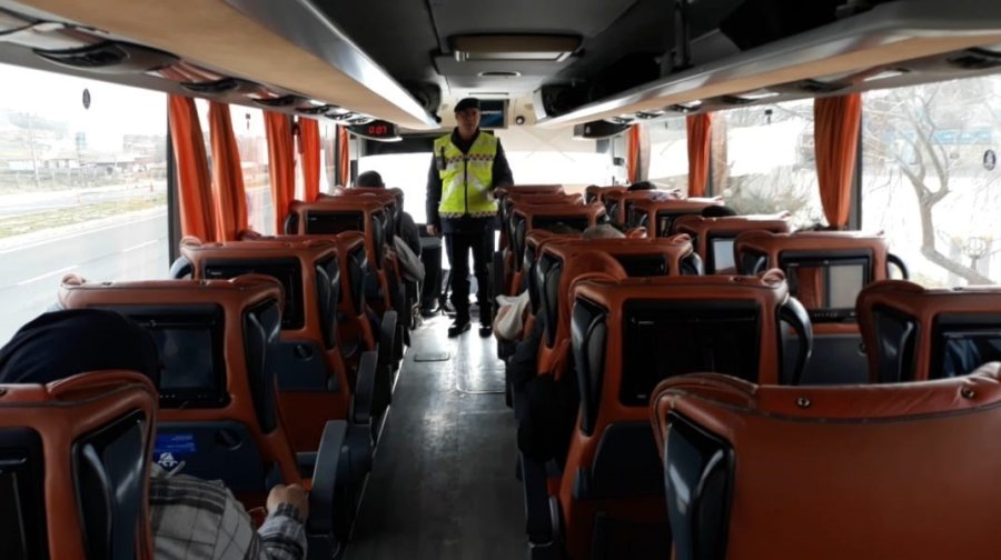 Yolcu Otobüsleri Jandarma Ekiplerince Denetleniyor
