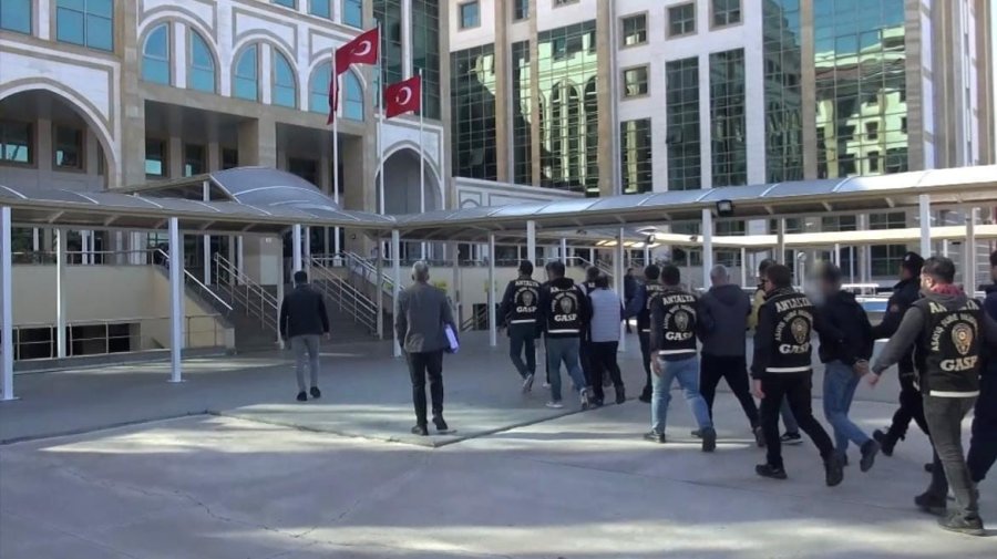 Antalya’da Aranan 218 Şüpheli Tutuklandı