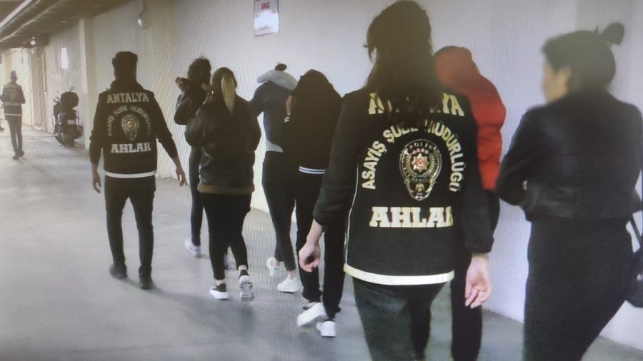 Antalya’da Aranan 218 Şüpheli Tutuklandı