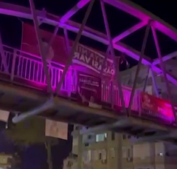 İntihar Etmek İçin Çıktığı Üst Geçitten Düşen Genç Hayatını Kaybetti