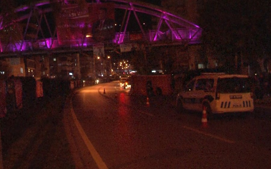 İntihar Etmek İçin Çıktığı Üst Geçitten Düştü, O Onlar Kamerada