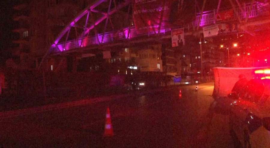 İntihar Etmek İçin Çıktığı Üst Geçitten Düştü, O Onlar Kamerada