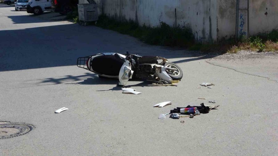 Kazada Kolundan Yaralanan Sürücü Tüm Israra Rağmen Hastaneye Gitmedi