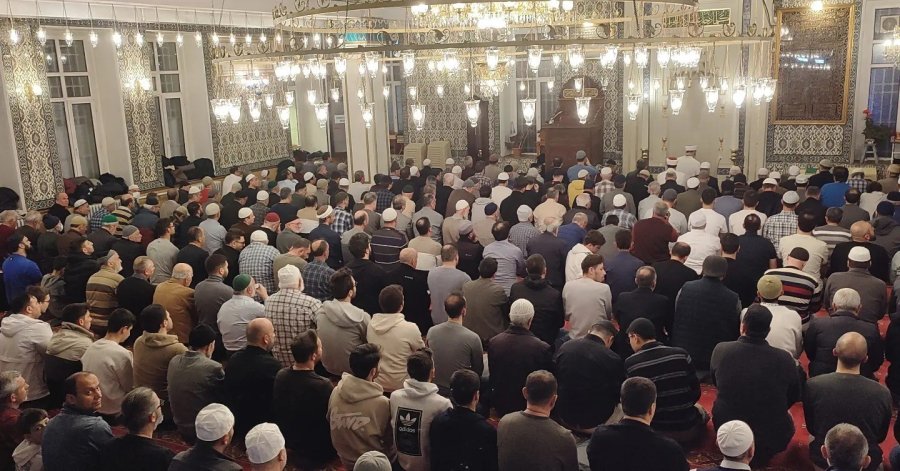 18 Mart Şehitlerini Anma Programı’nda Enderun Usulü Teravih Namazına Yoğun İlgi
