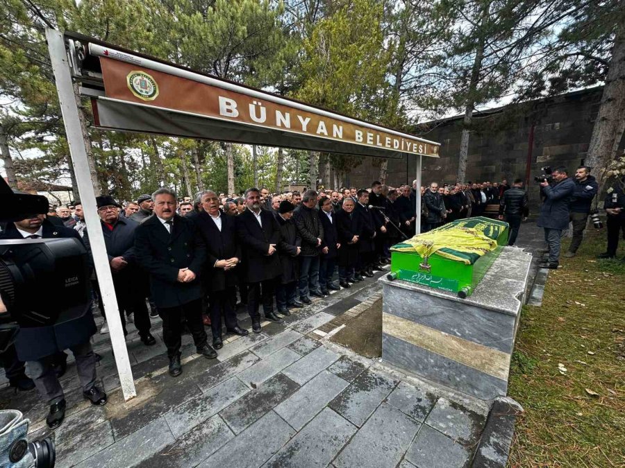 Hüseyin Akay’ın Acı Günü: Vefat Eden Annesi Son Yolculuğuna Uğurlandı