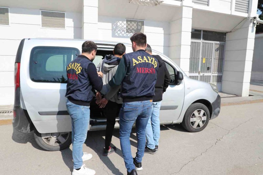 Oto Hırsızı Önce Kameraya Sonra Polise Yakalandı