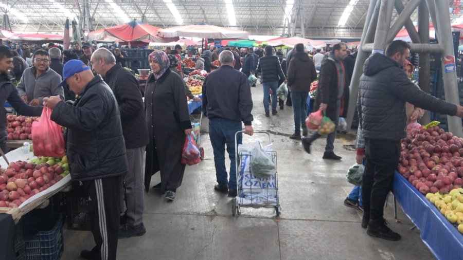 Aksaray’da Ramazan Ayında Semt Pazarları İlgi Görüyor