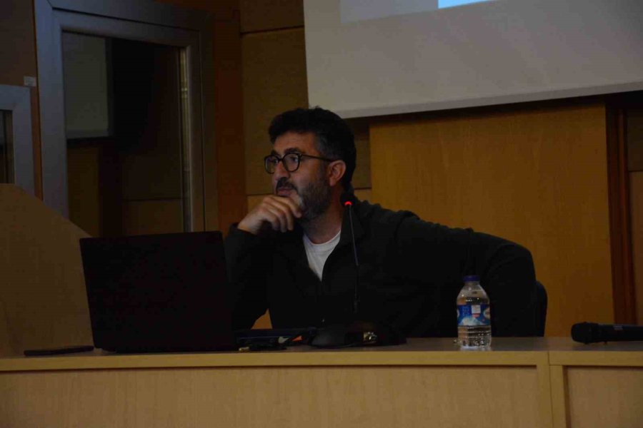 Edebiyat Fakültesinde “kanlıtaş” Kazısı Konuşuldu