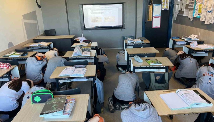 Özel Okulda Yapılan Deprem Tatbikatı Gerçeğini Aratmadı