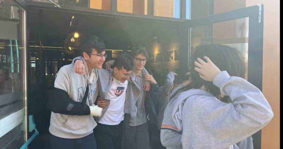 Özel Okulda Yapılan Deprem Tatbikatı Gerçeğini Aratmadı