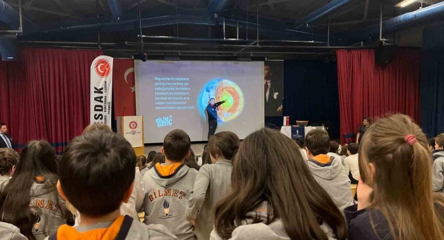 Özel Okulda Yapılan Deprem Tatbikatı Gerçeğini Aratmadı