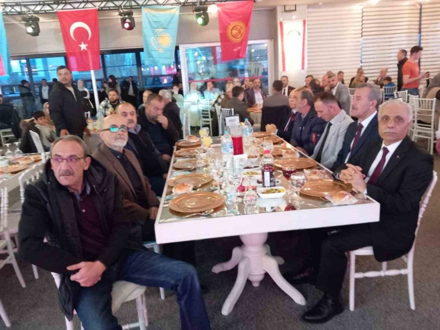 Eskişehir Kızılelma Turan Derneği Üyeleri Tarafından İftar Programı Düzenlendi