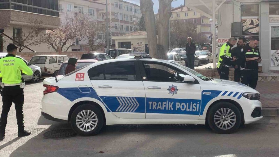 Çocuğun Otomobile Çarpma Anı Kameraya Yansıdı