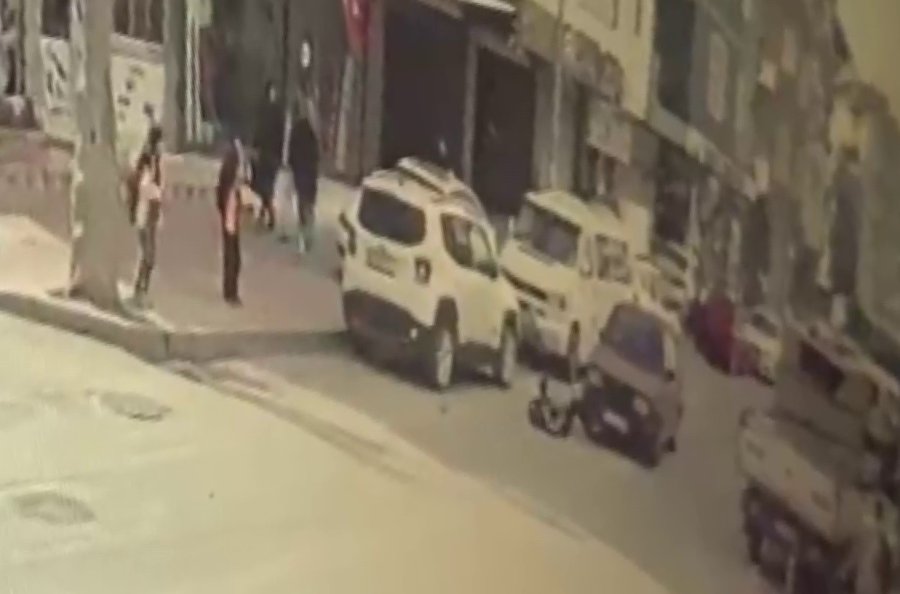 Çocuğun Otomobile Çarpma Anı Kameraya Yansıdı