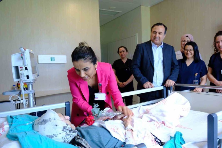 Mersin Şehir Hastanesinden "yaşlılara Saygı Haftası’nda" Anlamlı Ziyaret