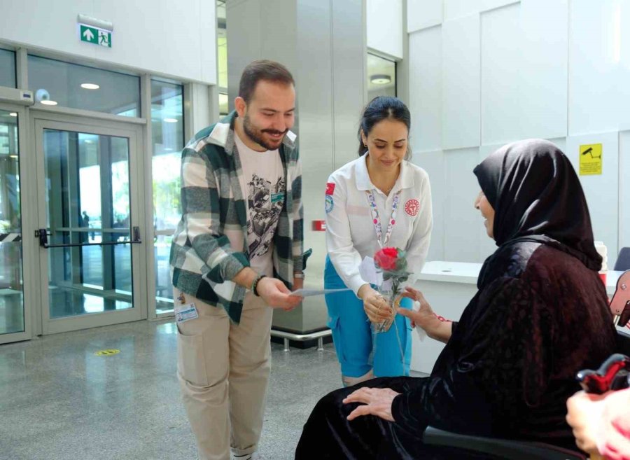 Mersin Şehir Hastanesinden "yaşlılara Saygı Haftası’nda" Anlamlı Ziyaret