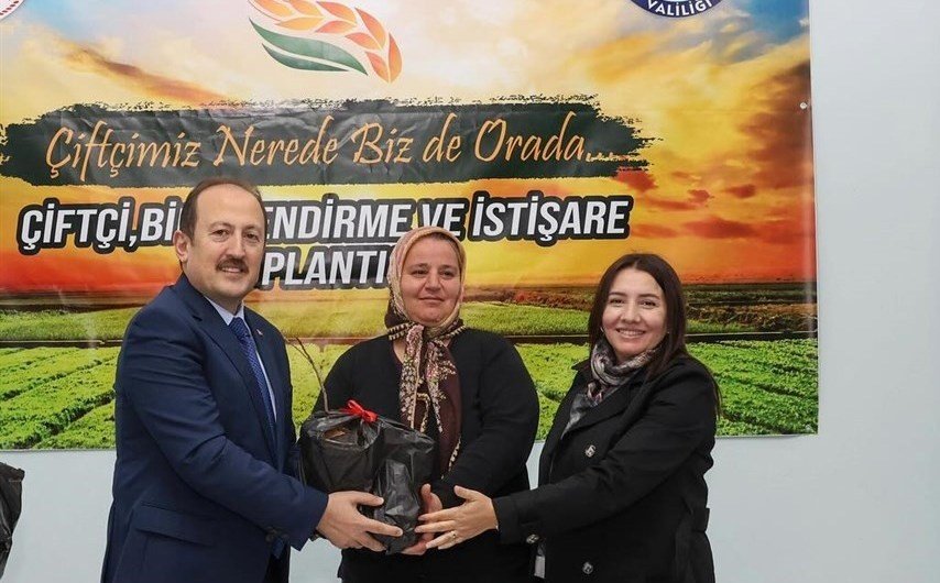 Mersin’de ’siirt Fıstığı Mersin’de Projesi Kapsamında Fidan Dağıtıldı