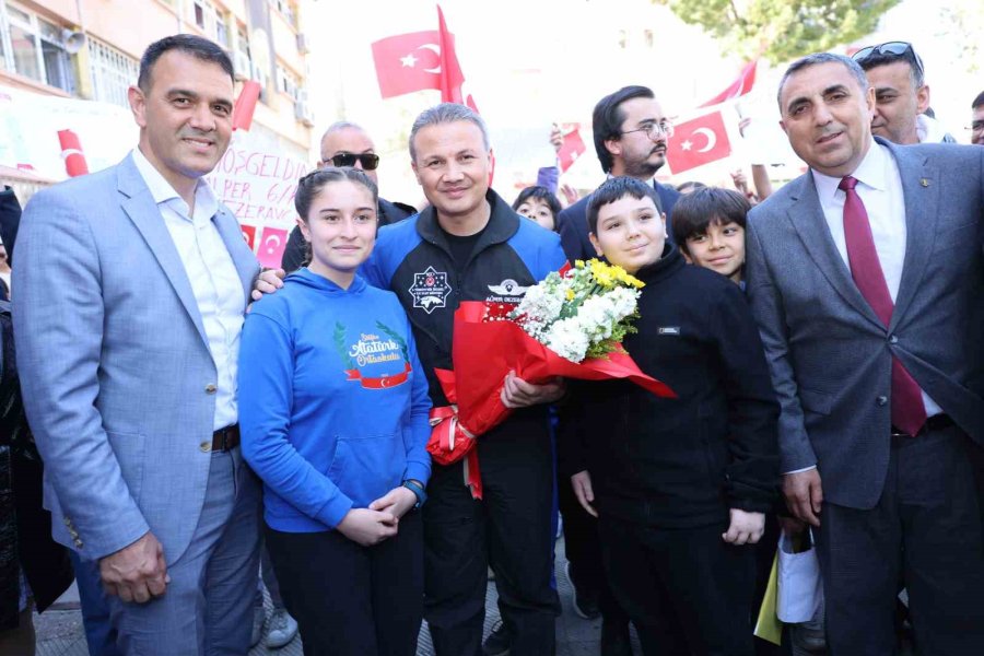 Türkiye’nin İlk Astronotu Alper Gezeravcı Memleketi Silifke’de