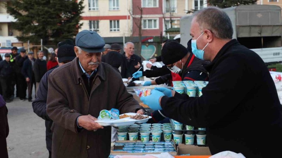 Kazım Kurt’tan Büyükdere’ye 5 Bin Kişilik Dev İftar Sofrası