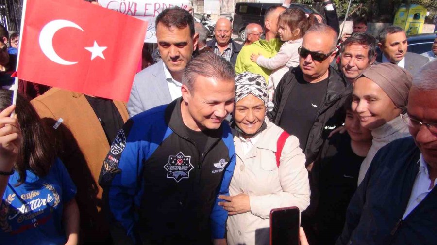 Türkiye’nin İlk Astronotu Alper Gezeravcı Memleketi Silifke’de