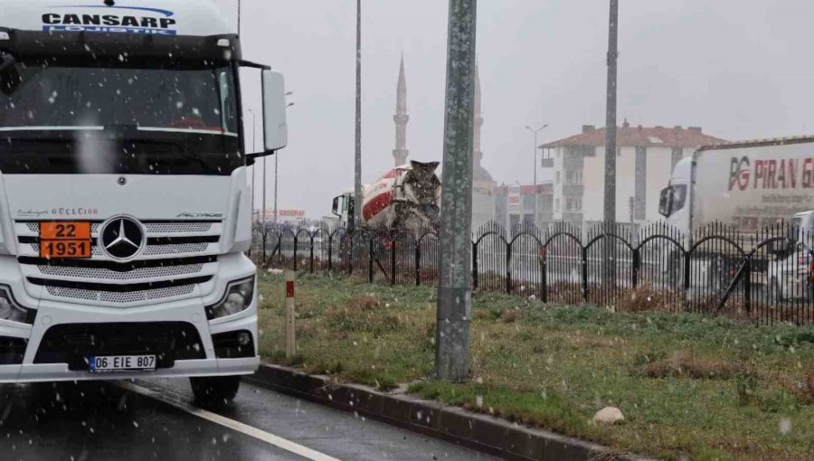 Aksaray’da Kar Yağışı Etkili Oluyor