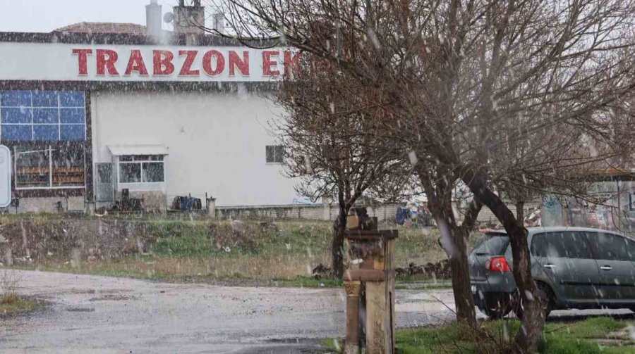 Aksaray’da Kar Yağışı Etkili Oluyor