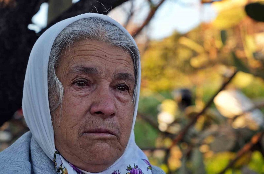 “tırnaklarımla Kazıyarak Yaptım” Dediği Evinin Yanışını Gözleri Dolarak İzledi