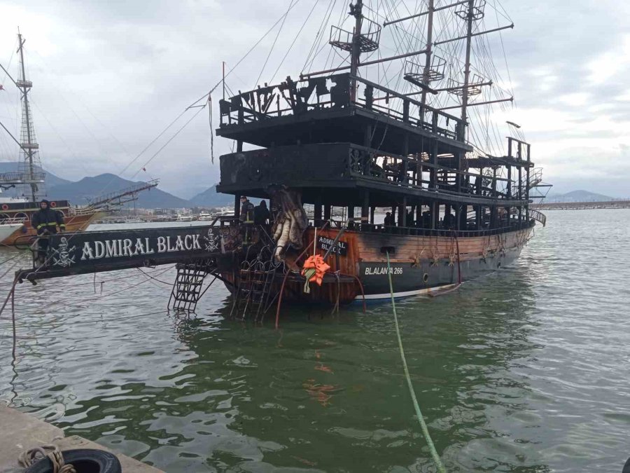 Yanan Teknelerdeki Hasar Gün Aydınlanınca Ortaya Çıktı