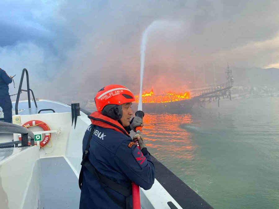 Alanya’da Alev Alev Yanan Tur Tekneleriyle İlgili Adli Soruşturma Başlatıldı