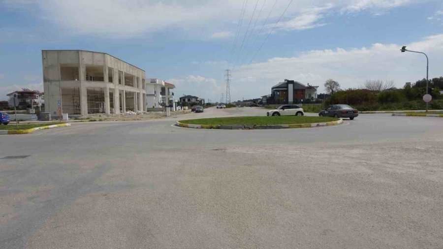 Motosiklet Bordüre Çarptı, Yolcu 10 Metre Adeta Havada Uçtu