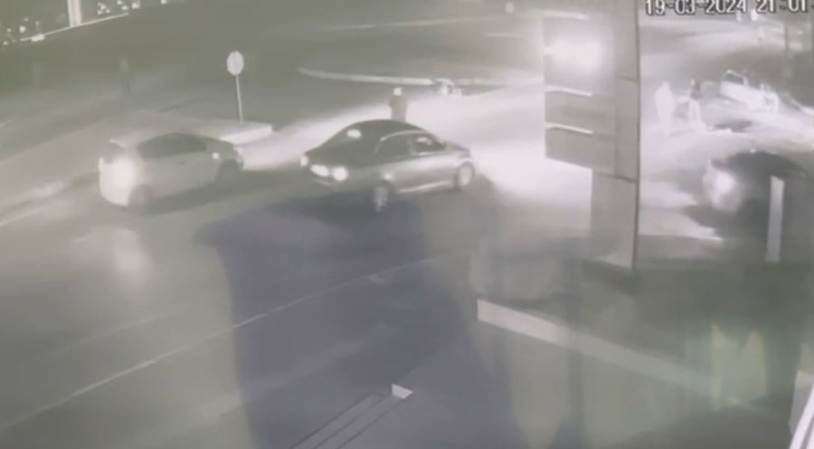 Motosiklet Bordüre Çarptı, Yolcu 10 Metre Adeta Havada Uçtu