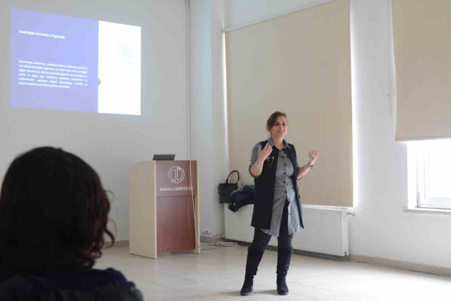 İbf’de “sosyal Medyada Yapay Zekâ İle Veri Analizi” Konuşuldu