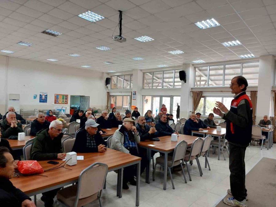 Eskişehir Çiftçisine Meyve Ağaçlarında Budama Ve Aşılama Eğitimi Verildi
