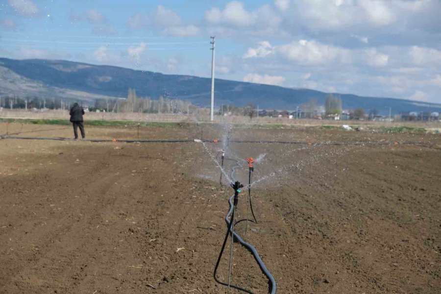 Son Dönemlerin En Kurak Kış Ayında Çiftçiler Tarlalarını 2 Ay Önce Sulamaya Başladı