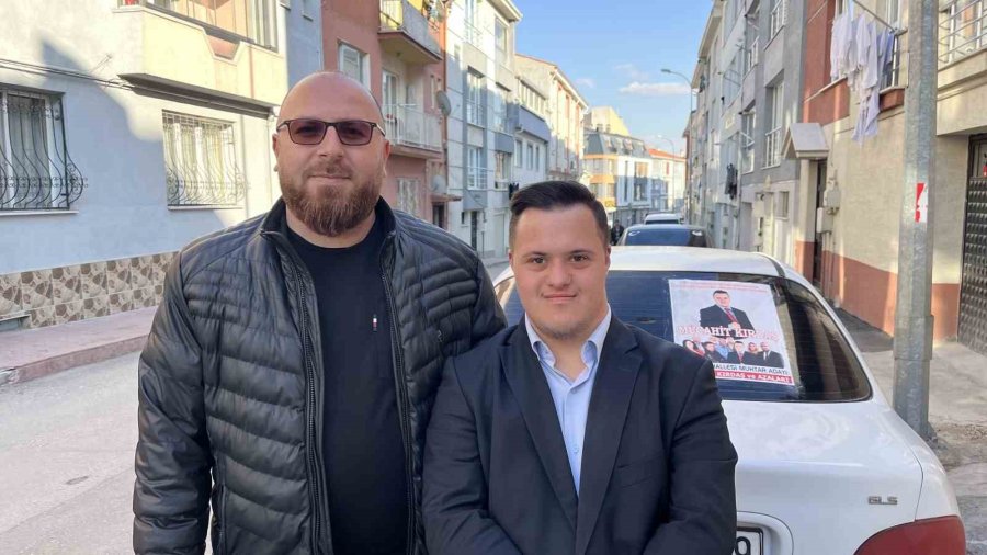 Down Sendromlu Muhtar Adayı Kapı Kapı Dolaşıp Ramazan Pidesi Dağıtıyor