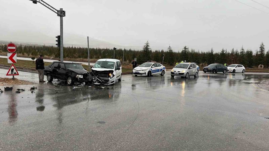 Niğde’de Trafik Kazası: 2 Yaralı