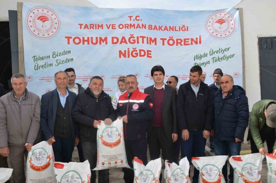 Niğde’de Çiftçilere 75 Hibeli Nohut Ve Kuru Fasulye Tohumu Dağıtıldı