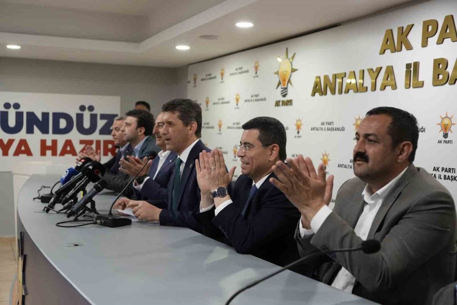 Antalya’da Ak Parti’ye Katılan 7 Bin 841 Üyeye Rozetleri Takıldı