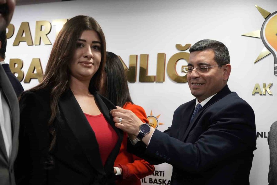 Antalya’da Ak Parti’ye Katılan 7 Bin 841 Üyeye Rozetleri Takıldı
