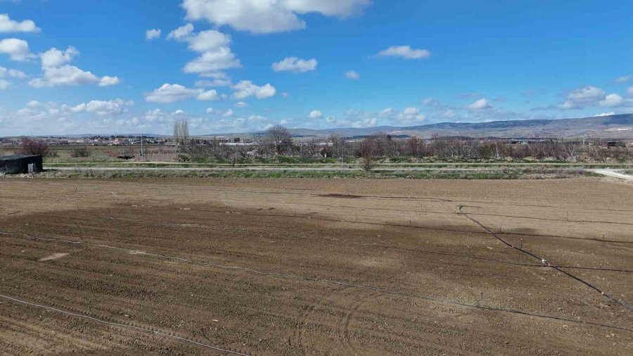 Son Dönemlerin En Kurak Kış Ayında Çiftçiler Tarlalarını 2 Ay Önce Sulamaya Başladı