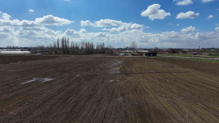 Son Dönemlerin En Kurak Kış Ayında Çiftçiler Tarlalarını 2 Ay Önce Sulamaya Başladı