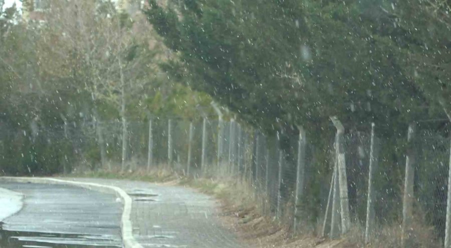Hava Sıcaklığının Gece Eksi 3’e Kadar Düştüğü Aksaray’da Kar Yağışı