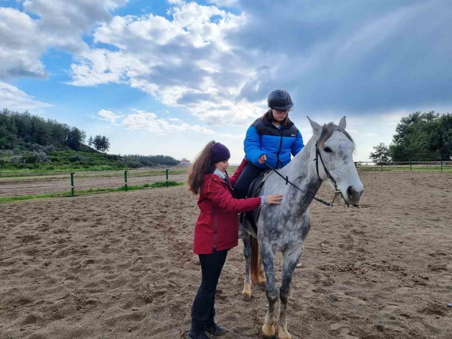 Özel Günde Özel Çocuklarla Eğlenceli Etkinlik