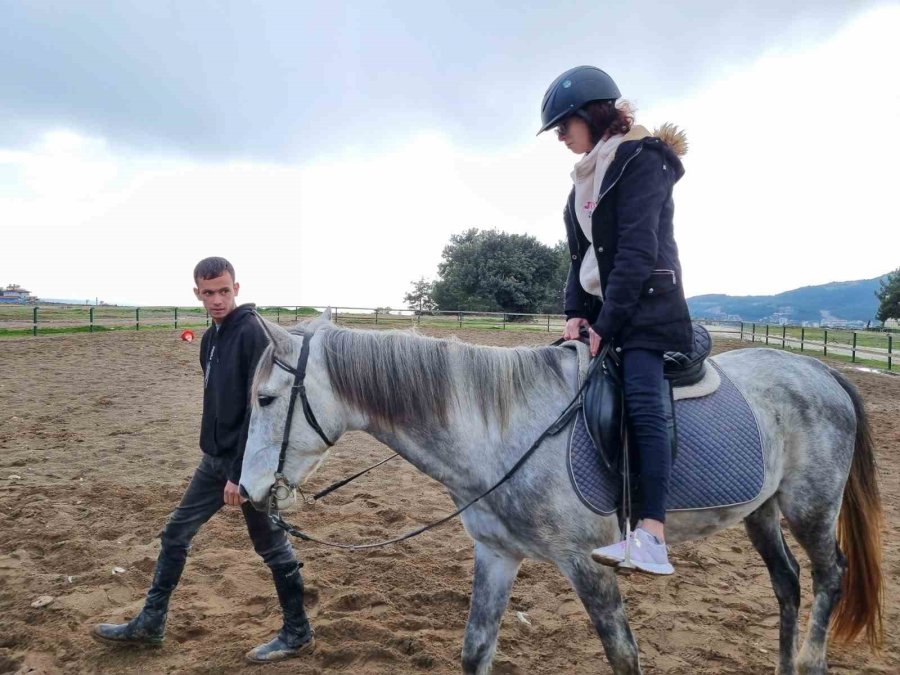 Özel Günde Özel Çocuklarla Eğlenceli Etkinlik