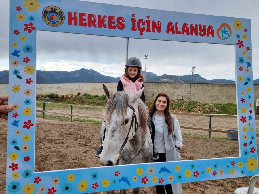 Özel Günde Özel Çocuklarla Eğlenceli Etkinlik