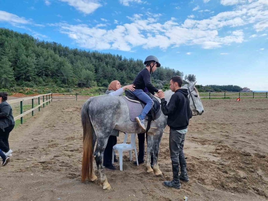 Özel Günde Özel Çocuklarla Eğlenceli Etkinlik